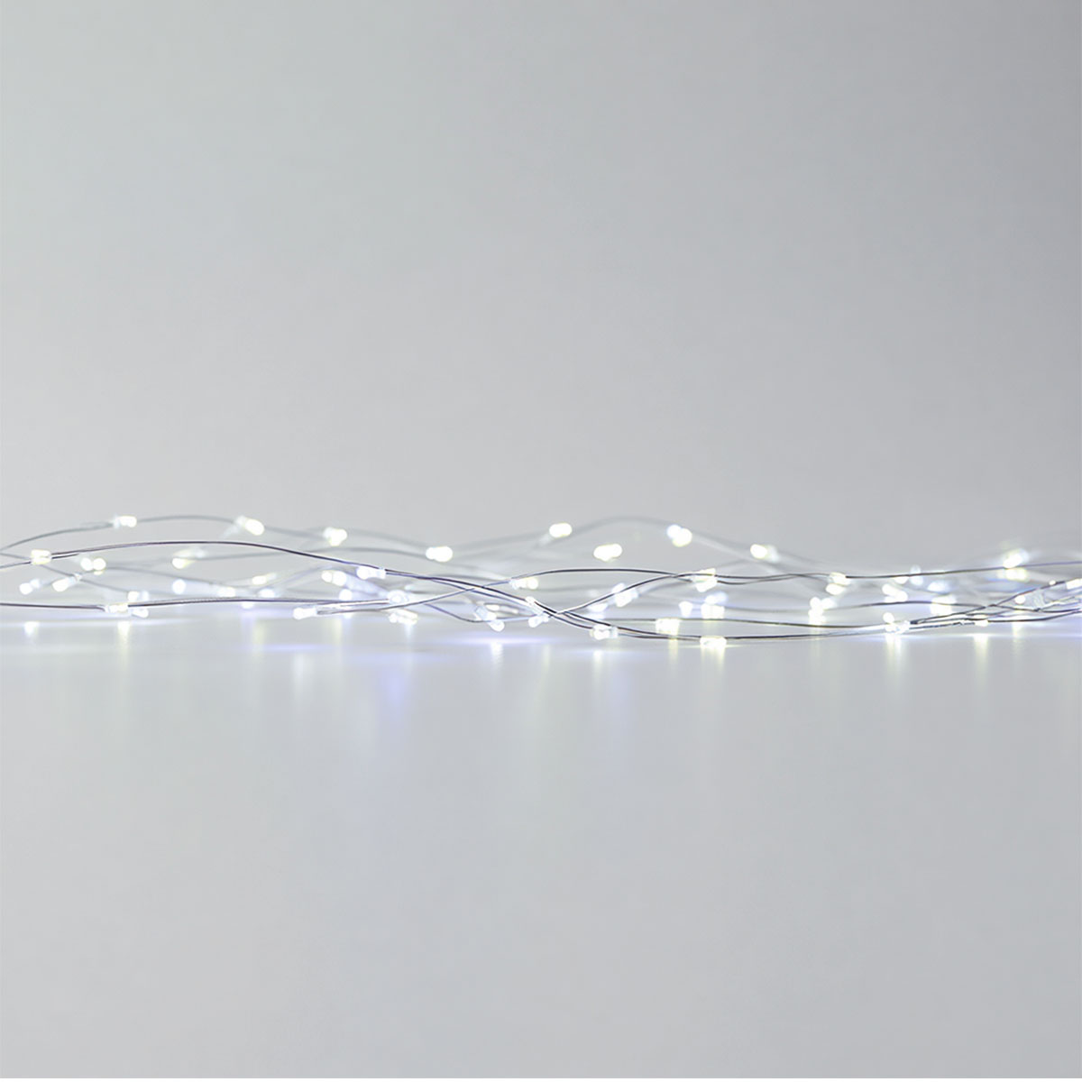 Гирлянда Нить 220 LED 22 м прозрачная, белый Гирлянда Нить 220 LED 22 м прозрачная, белый